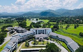 เซอร์เจมส์ รีสอร์ท